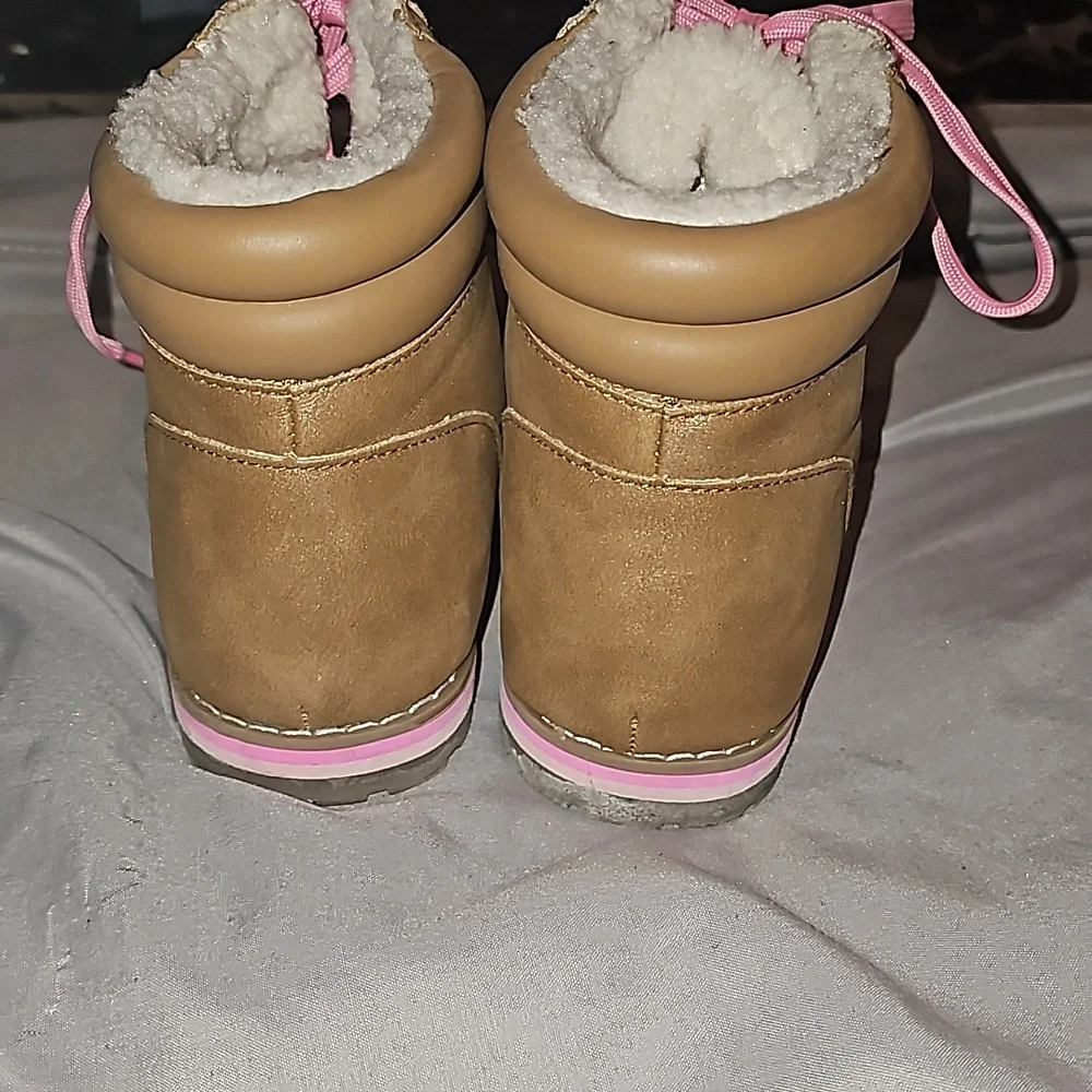 The Children's Place sz 4 shimmer boots!! Like New warm winter kids boots